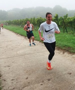 Im Laufschritt bei Regen den Berg hinauf (2)