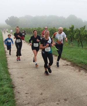 Im Laufschritt bei Regen den Berg hinauf (3)